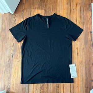 Lululemon The Fundamental V Size Large. Unworn